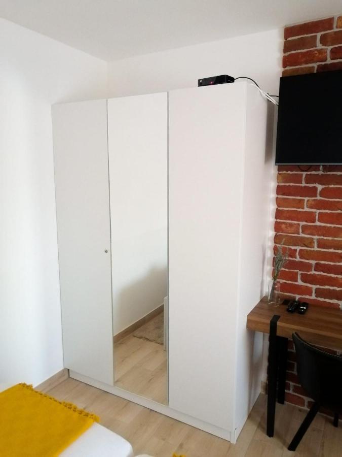 Evita Studio Apartment カルロヴァッツ エクステリア 写真