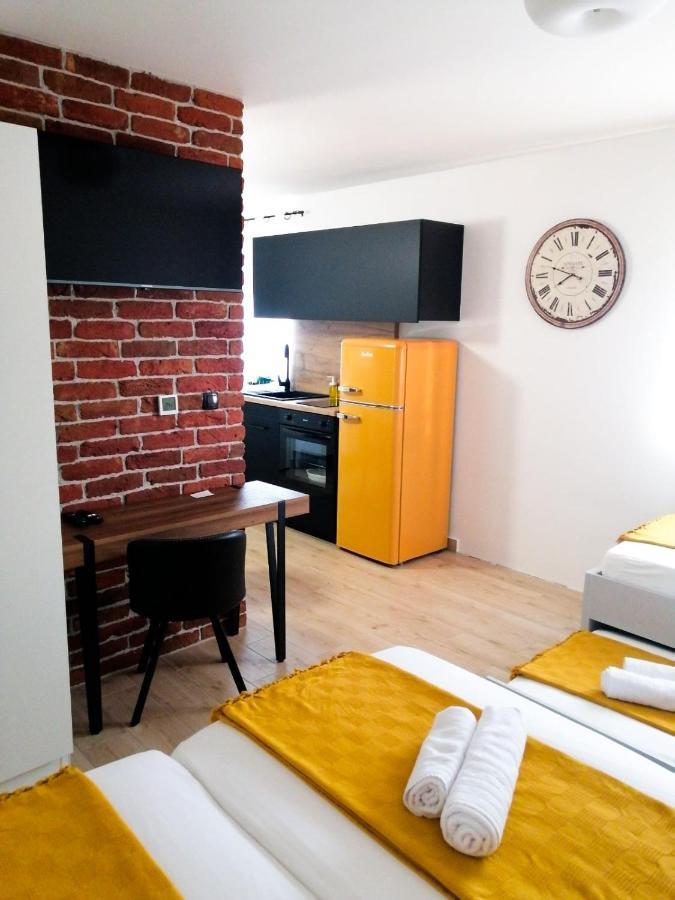 Evita Studio Apartment カルロヴァッツ エクステリア 写真