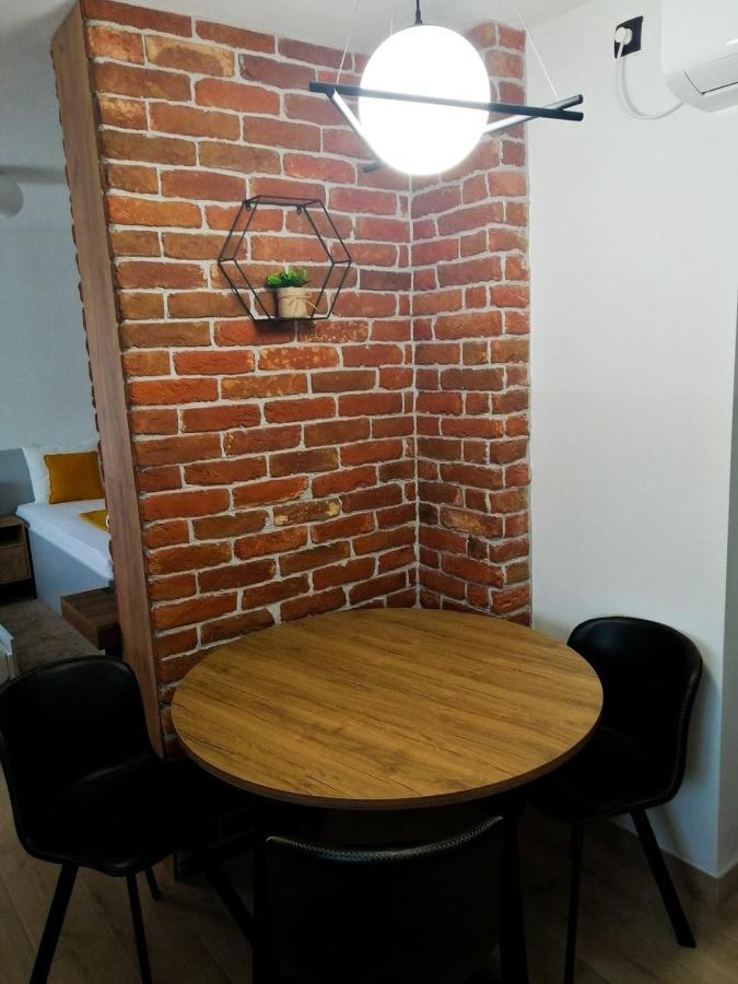 Evita Studio Apartment カルロヴァッツ エクステリア 写真